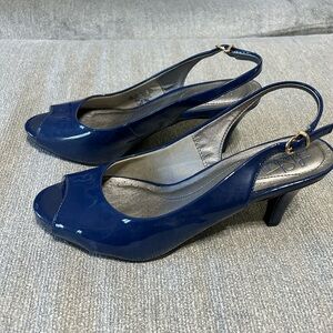 Life Stride navy heels size 8.5